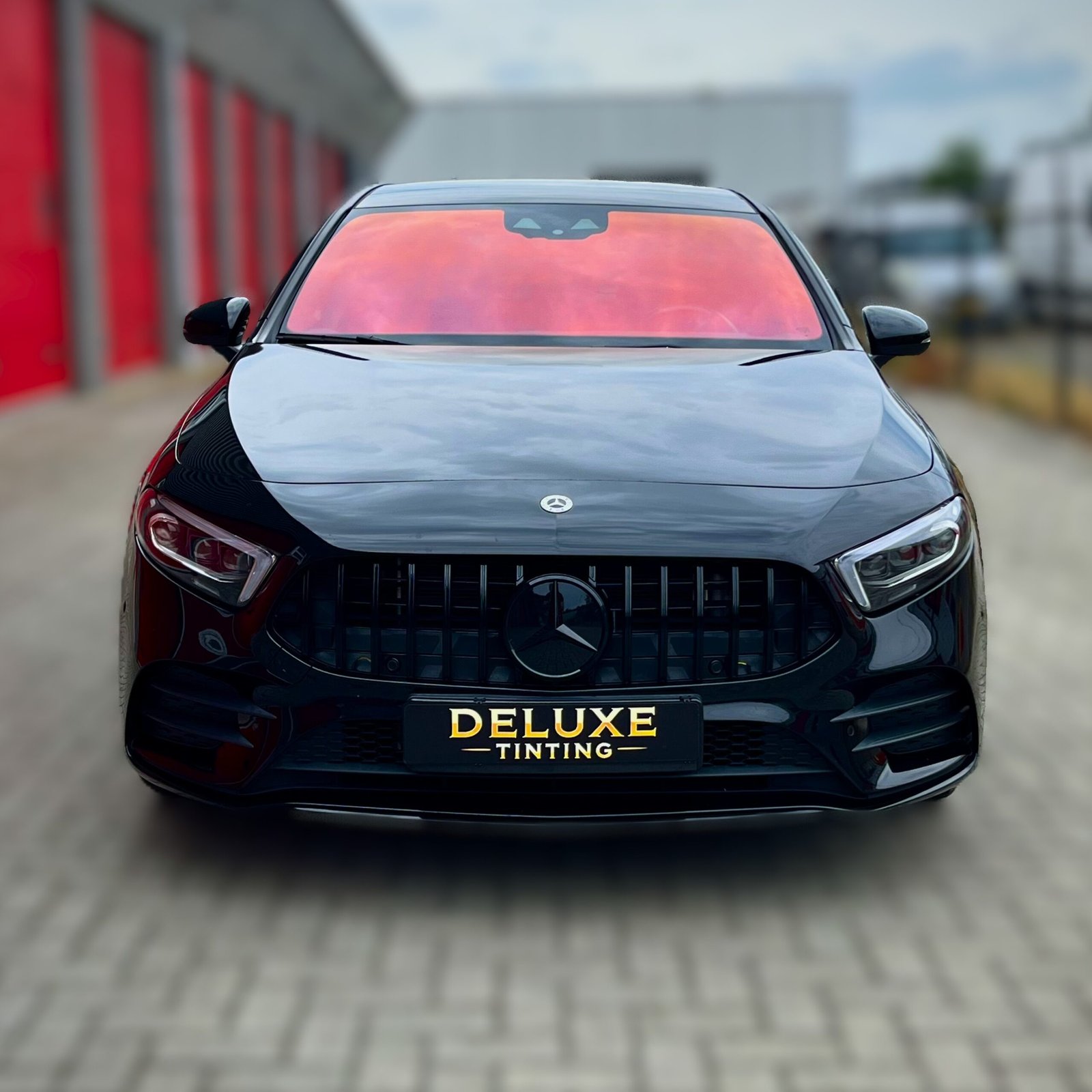 Mercedes-Rode-Chameleontint-Voorruit-Legaal-Deluxetintingshop-Bestellen